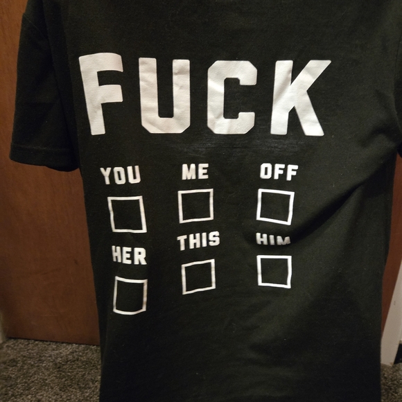 MBauree black distressed t-shirt "F" graphics szM - Picture 4 of 6